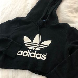 Cropped Adidas sweatshirt